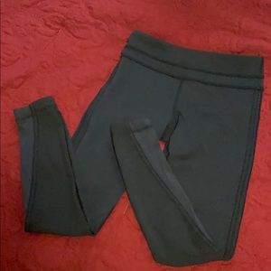 Lululemon leggings w reflective bottom cuffs